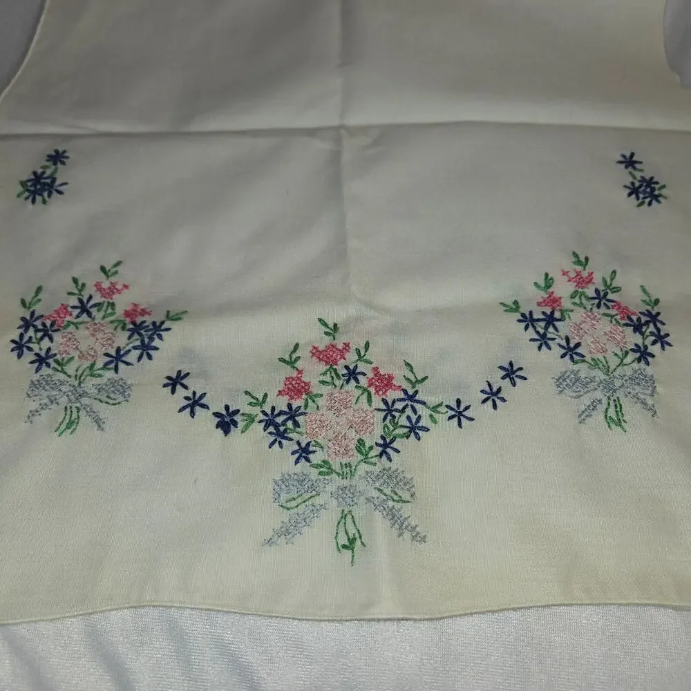 Vintage Embroidered Floral Design Table Runner 40